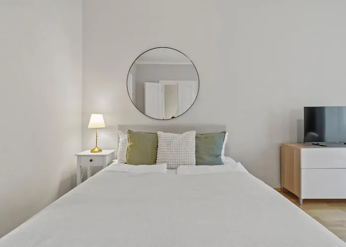2-br Close To Shopping Street I Popular District *