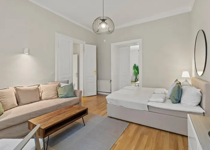 2-br Close To Shopping Street I Popular District *