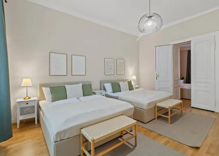 2-br Close To Shopping Street I Popular District *