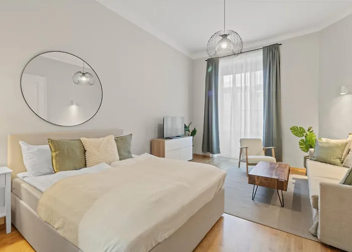 2-br Close To Shopping Street I Popular District Apartman *