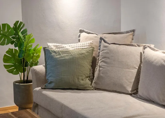 2-br Close To Shopping Street I Popular District *