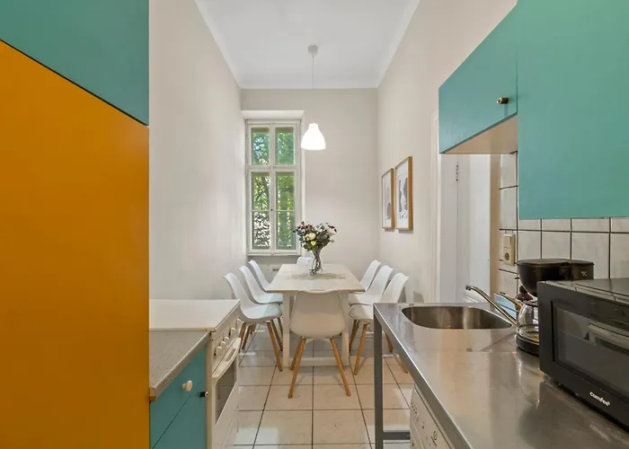 2-br Close To Shopping Street I Popular District Apartman